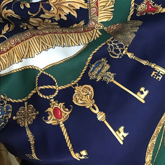 Gucci Accessories - Beautiful Italian scarf